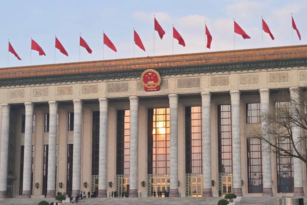 李強(qiáng)提到：新型儲(chǔ)能、“沙戈荒”、海上風(fēng)電