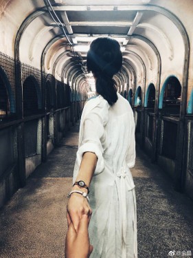 金晨鄧倫最新動態(tài)，聚焦二人世界，各方觀點熱議