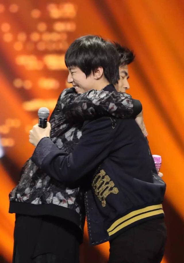 王俊凱最新巡演盛典，變化的力量，自信成就的光輝之旅