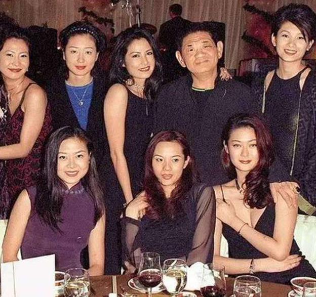 中國香港女明星，自信之光，展現(xiàn)變化之力