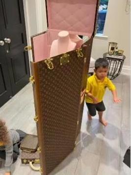 百萬贏家最新版，小巷中的特色小店揭秘