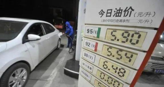 汽油價(jià)格92最新消息,汽油價(jià)格92最新消息，獲取與理解汽油定價(jià)機(jī)制的全攻略