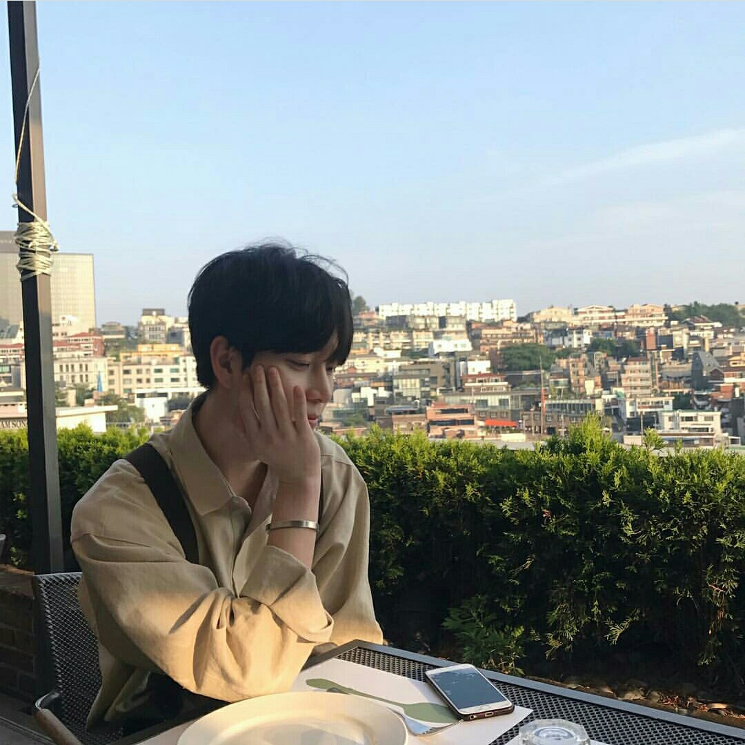 最新韓系男頭圖片,最新韓系男頭圖片的流行與爭(zhēng)議，一種文化現(xiàn)象的探討