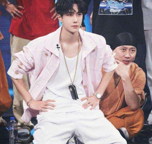 實(shí)力演員,實(shí)力演員與小巷中的隱藏寶藏，一家特色小店的奇妙之旅