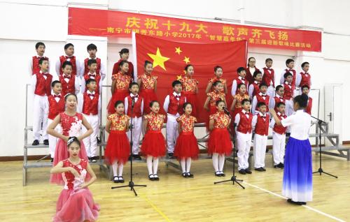 中學(xué)生歌詠比賽時(shí)尚服裝風(fēng)采展示