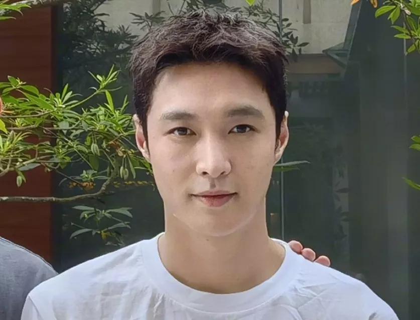 張藝興最新照片,張藝興最新照片陽光少年，魅力無限！