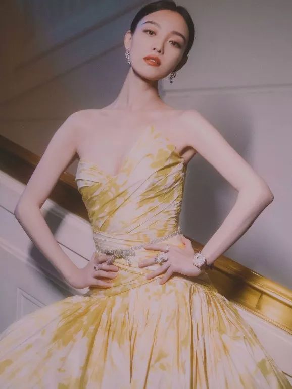 成人女明星應(yīng)遠(yuǎn)離色情內(nèi)容，傳遞正能量，樹立良好榜樣