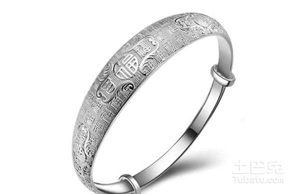 最新銀手鐲款式，時(shí)尚潮流下的個(gè)性表達(dá)與立場(chǎng)展現(xiàn)