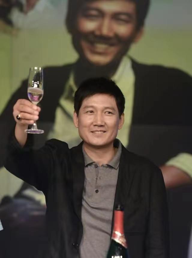 星光背后的無聲掙扎，明星與抑郁癥的斗爭