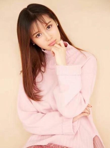 女演員李坤,超越熒幕的璀璨之星，女演員李坤的勵(lì)志故事