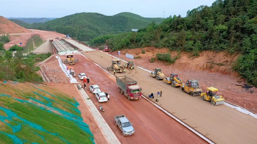 眉麟公路科技重塑智能出行新時代，最新動態(tài)開啟智能公路體驗新篇章