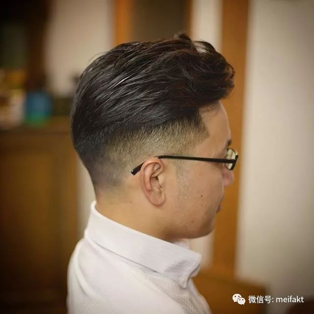 最新中年男士發(fā)型,最新中年男士發(fā)型，科技重塑魅力，引領潮流新風尚