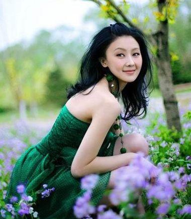 女明星燙發(fā)發(fā)型圖片,女明星燙發(fā)發(fā)型圖片，時(shí)尚風(fēng)潮的演變與影響