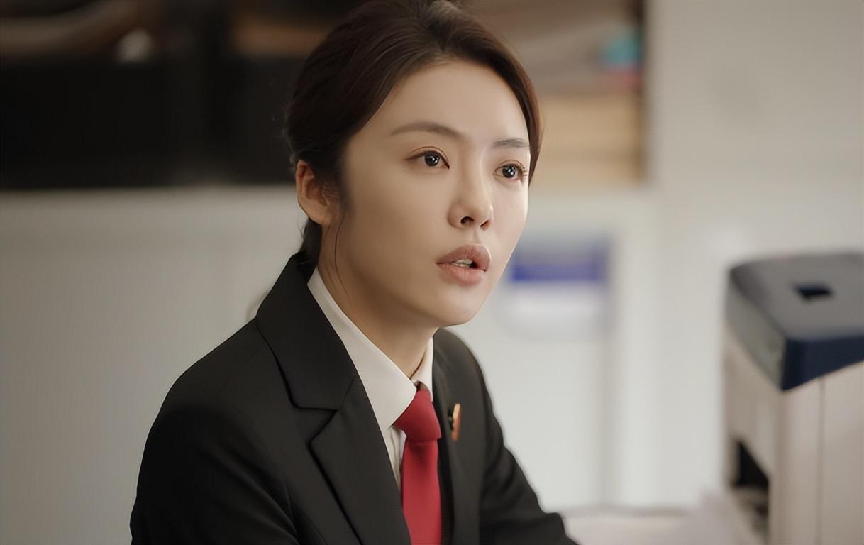 演員嚴(yán)謹(jǐn)，演藝之路的探索與風(fēng)采展示