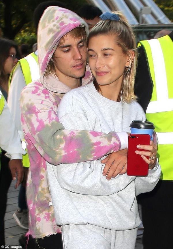 賽琳娜2017最新動(dòng)態(tài)，事業(yè)、慈善與公眾關(guān)注全解析