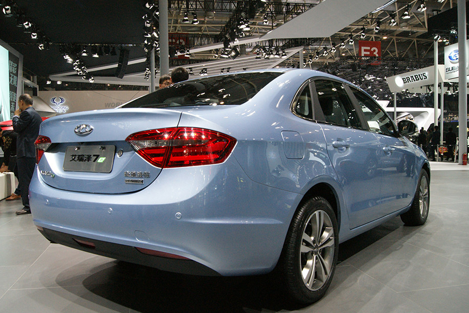 艾瑞澤7上市，主人公小李與他的朋友圈歡慶這一喜悅時刻！