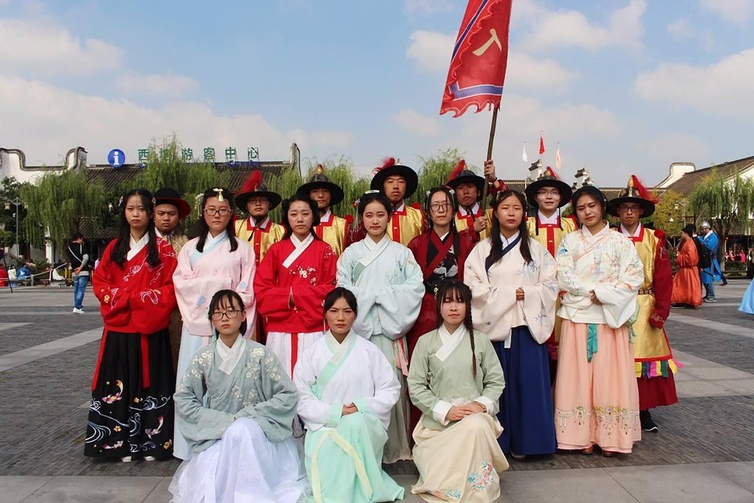 動漫服裝店，激發(fā)變化的力量，培育自信與成就感的時尚殿堂