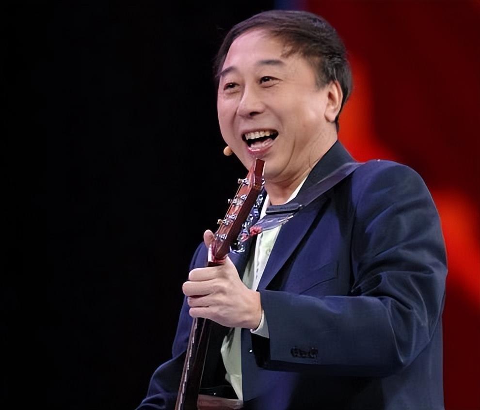 相聲名家馮鞏的生平與美景相伴的旅行對話