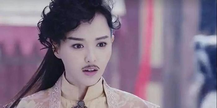 男扮女裝明星的力量，變化、自信與成就之路的探索