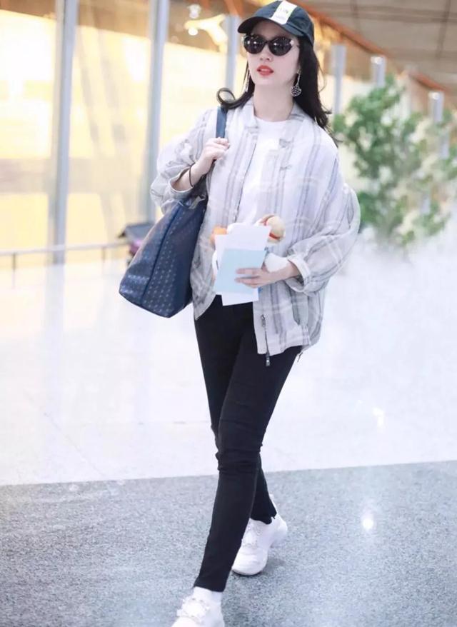 最新款沙發(fā)展示圖，設(shè)計(jì)、應(yīng)用及趨勢分析全解析