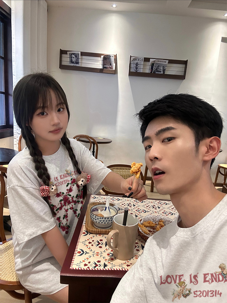 探索自然美景的浪漫之旅，最新國(guó)產(chǎn)情侶視頻合集