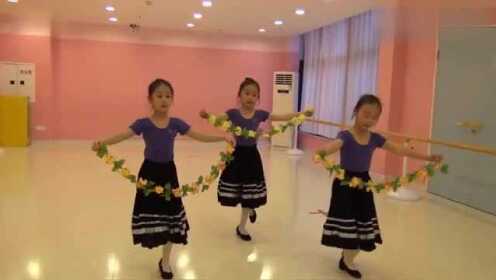 幼兒花環(huán)舞蹈新視頻，教育方式中的藝術(shù)展現(xiàn)風(fēng)采