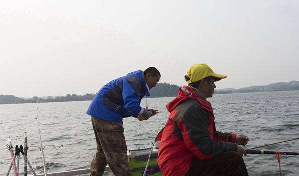 萬(wàn)佛湖釣魚(yú)比賽，釣出自信，掌握變化的力量