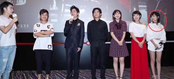 潘粵明與女演員牽手，心靈之旅的平靜尋覓