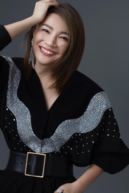 璀璨星光下的女演員張巖，魅力瞬間照片集