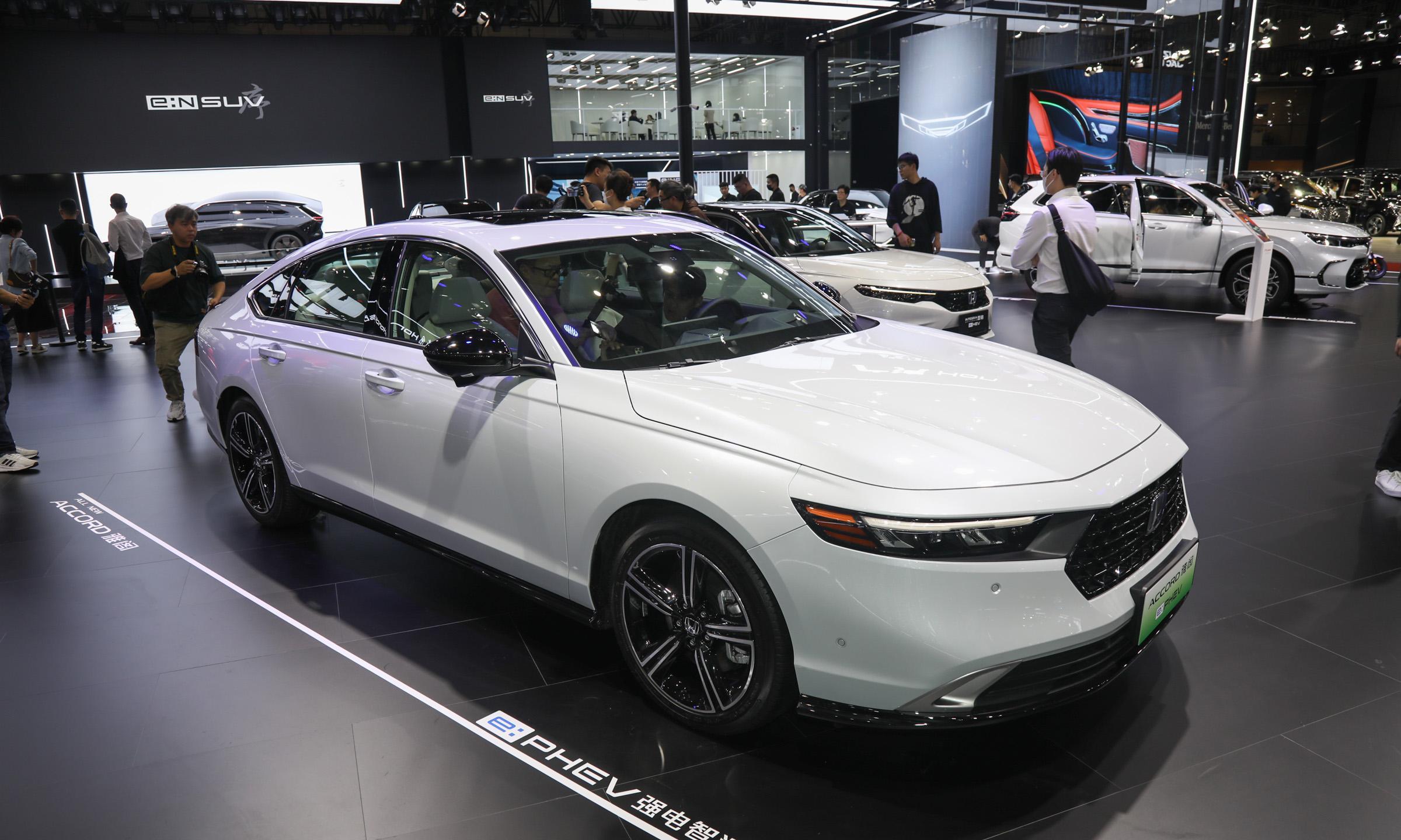 最新雅閣混動(dòng)車型，家庭溫馨之旅的理想之選