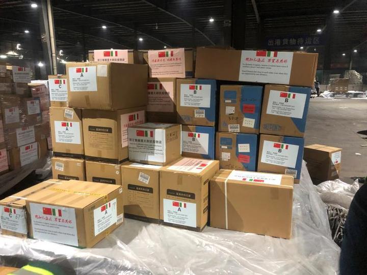 上海疫情最新動態(tài)下的溫馨日常