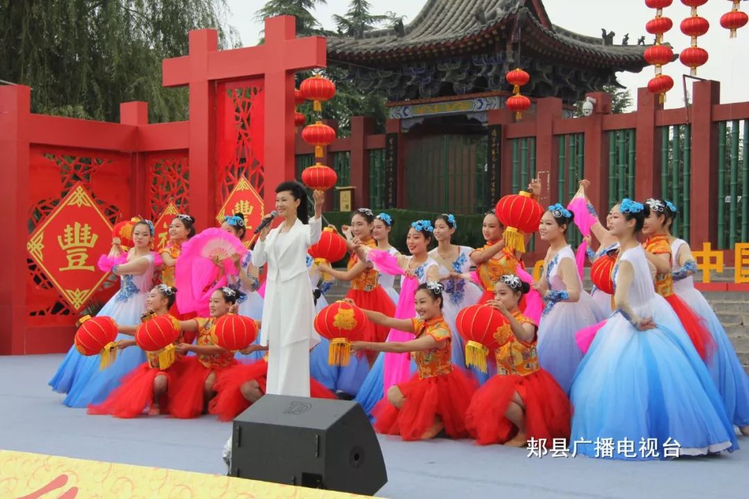 張地現(xiàn)場(chǎng)創(chuàng)作歌曲，音樂、友情與家的溫馨故事