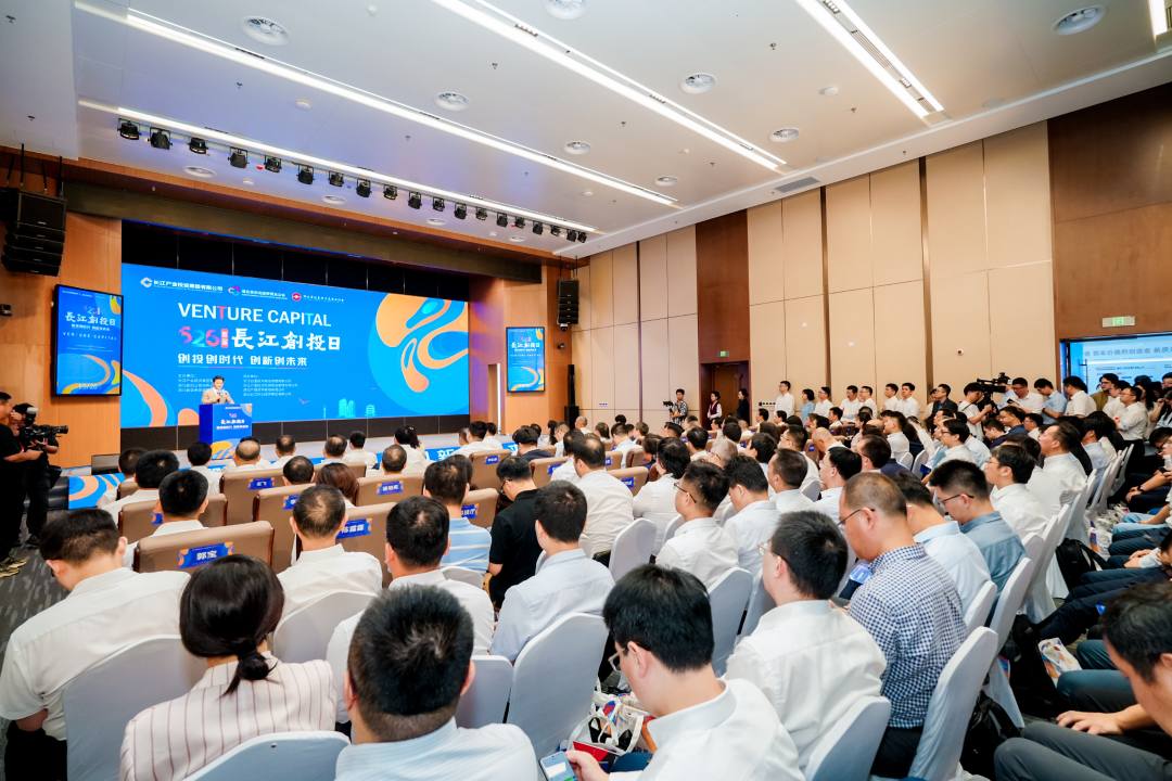 長(zhǎng)江投資最新動(dòng)態(tài)，激流勇進(jìn)，與時(shí)俱進(jìn)發(fā)展策略