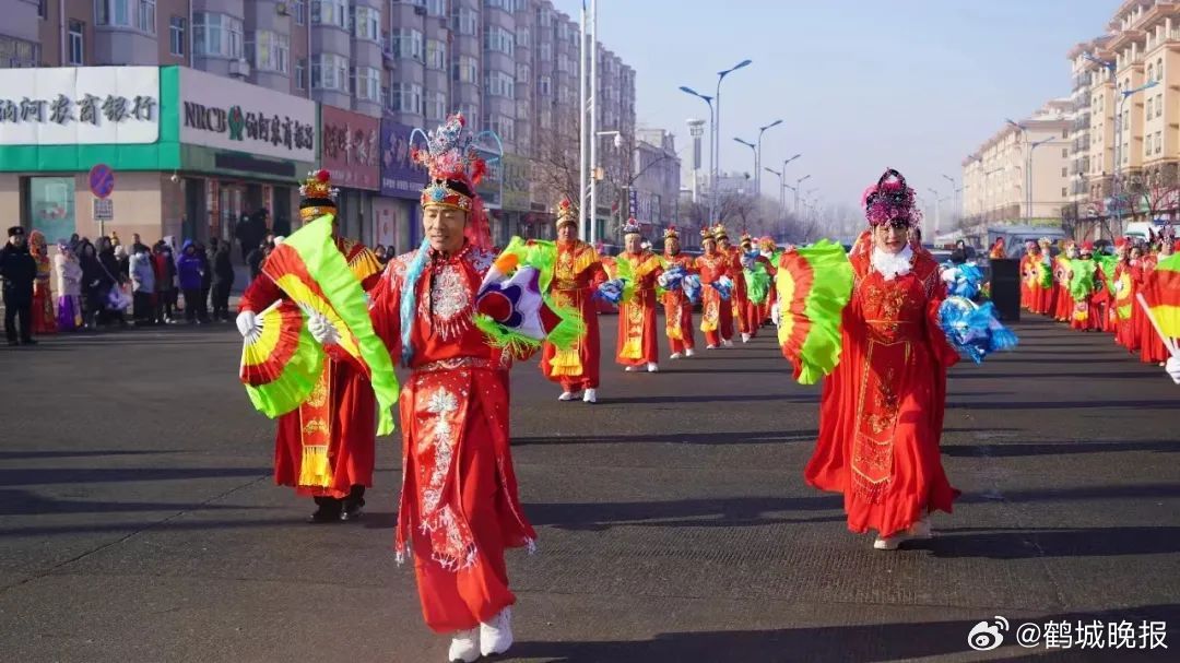 最新燈籠舞風采，舞動變化，展現(xiàn)自信人生