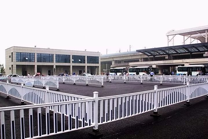 余姚高鐵站停車場(chǎng)的秘密與家的故事，停車費(fèi)信息及旅途溫馨指南