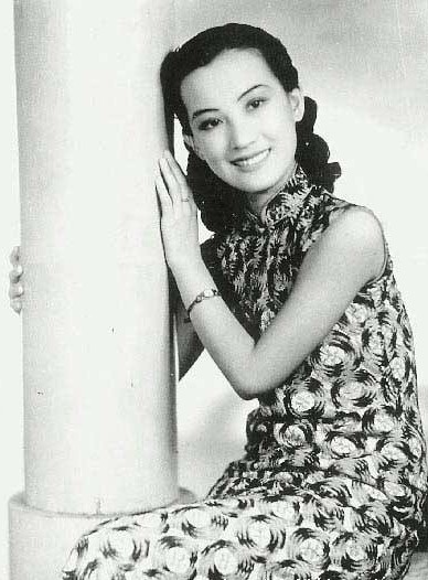 民國(guó)女演員踏足自然美景之旅，探索之旅開啟