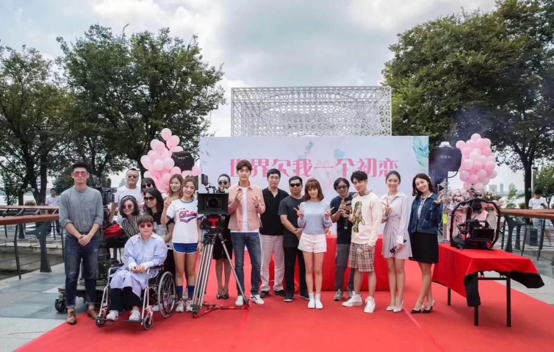 白鹿戀情與科技新品，引領潮流，體驗未來戀情之旅