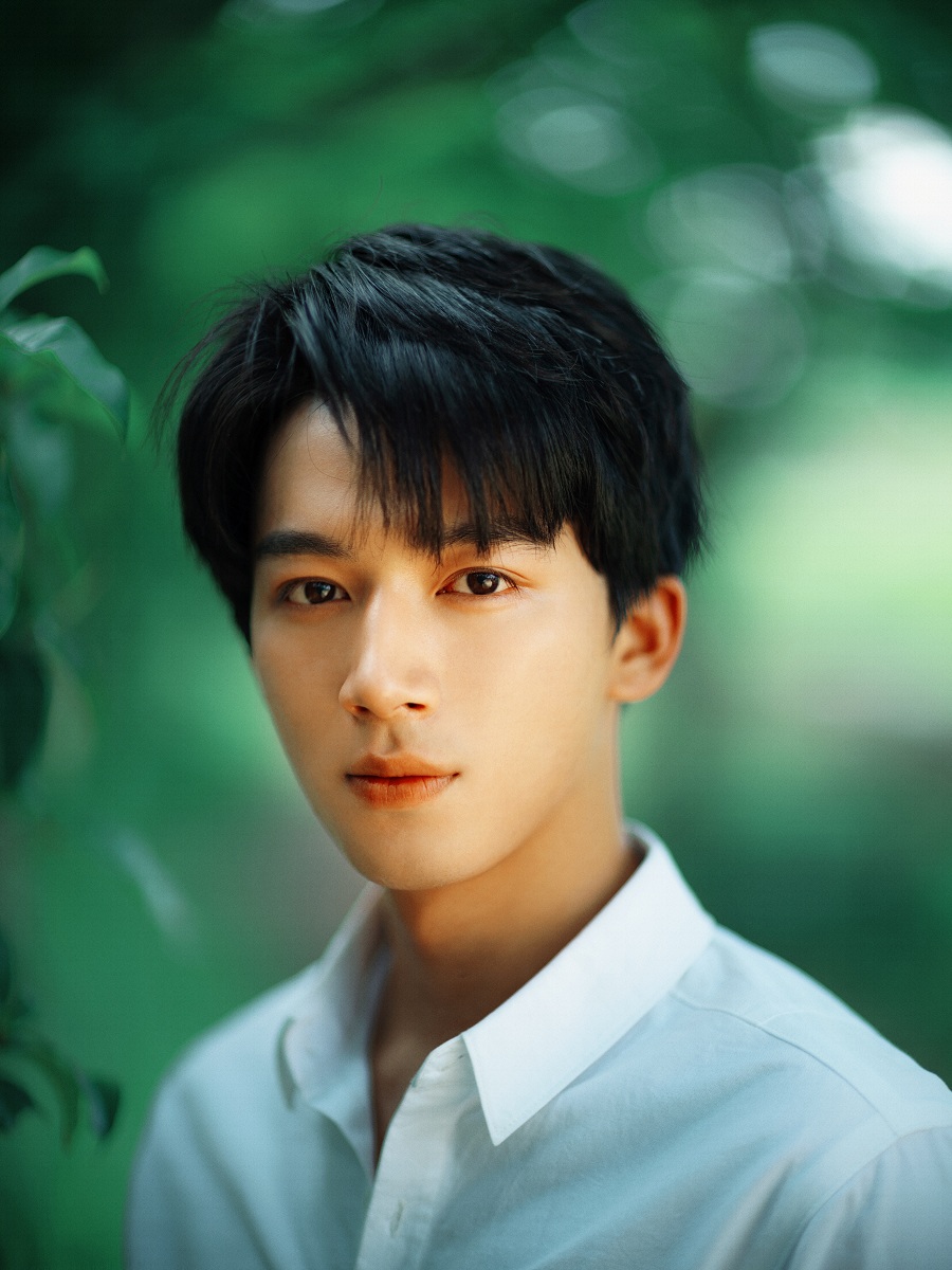 新人明星的璀璨日常，友情、夢(mèng)想與愛(ài)的力量閃耀舞臺(tái)