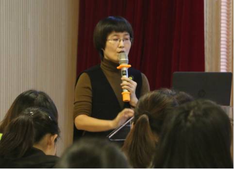 許建演員,許建演員，小巷深處的獨特魅力