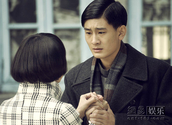 演員梓曉，璀璨演藝之路的閃耀之星