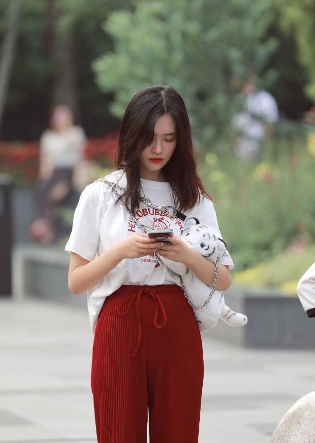 最新時尚街拍潮流風采展示