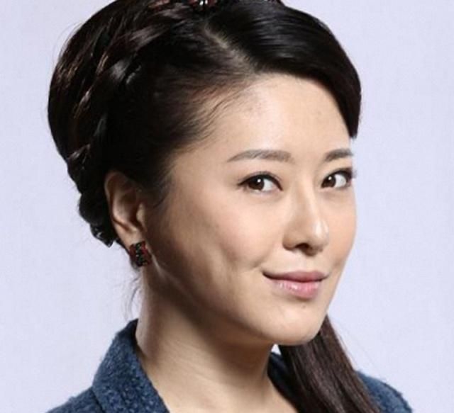 四區(qū)演員的角色定位與多維表達藝術探討