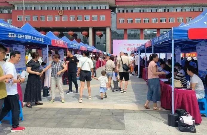 臨江工業(yè)園區(qū)最新招工現(xiàn)象解析與觀點(diǎn)論述