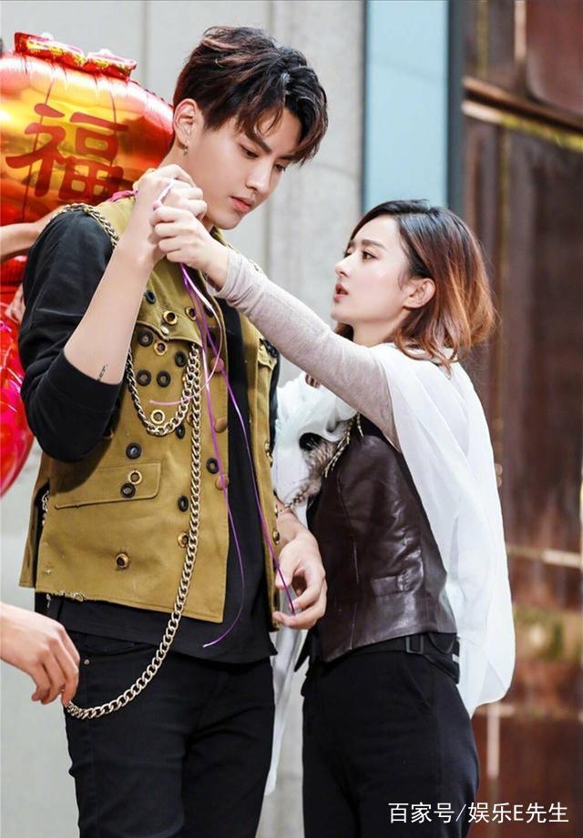 趙麗穎吳亦凡最新圖片，小巷風(fēng)情與隱藏特色小店探秘