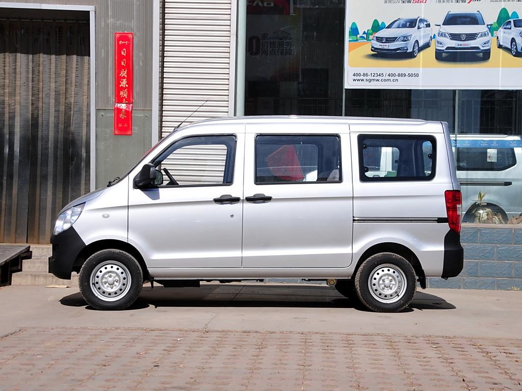 五菱之光面包車最新報價，實用與經(jīng)濟(jì)性的完美融合