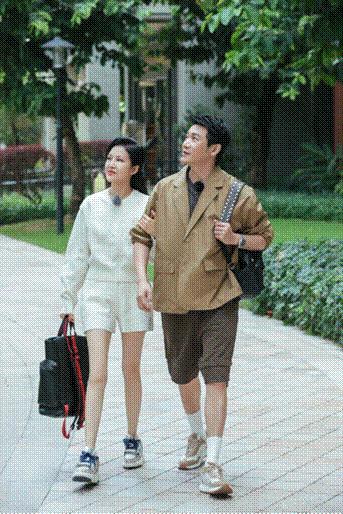 麥迪娜姜潮愛情事業(yè)雙豐收，最新動態(tài)揭秘