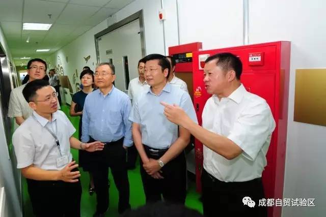 成都市委常委吳凱探索小巷獨(dú)特風(fēng)味，城市細(xì)微之處的魅力探索