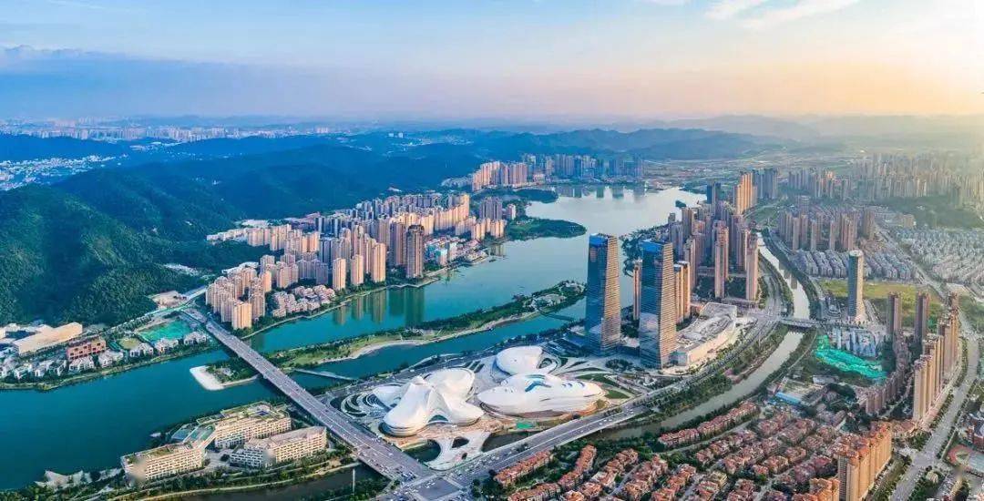 湘江新區(qū)最新動態(tài)與一段溫馨的友情故事摘要