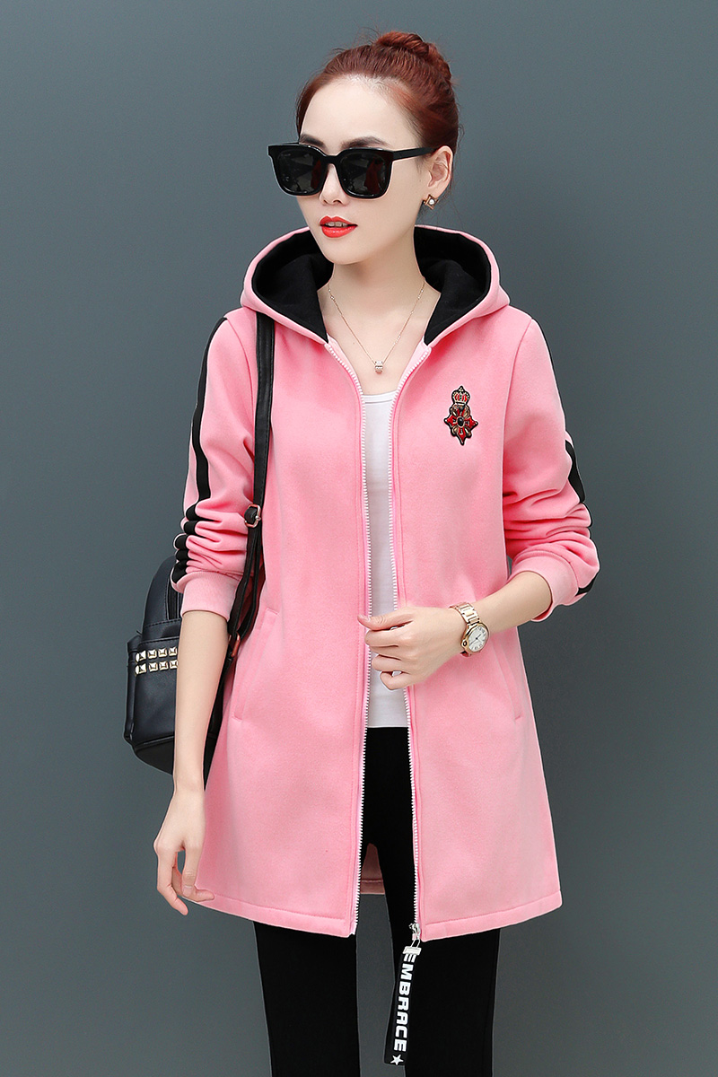 最新款外套，時尚潮流與個人立場的完美融合