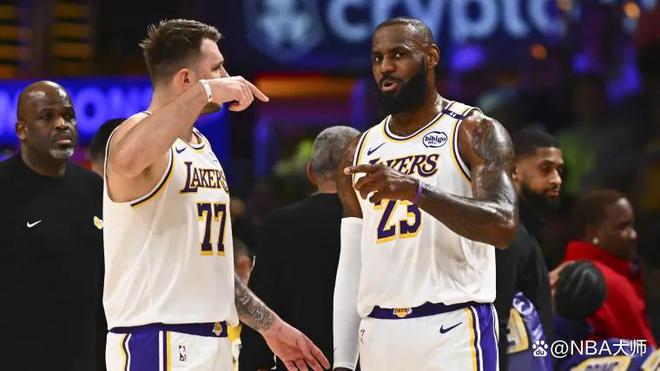 湖人最新動(dòng)態(tài)，籃球賽場上的友情與溫馨日常